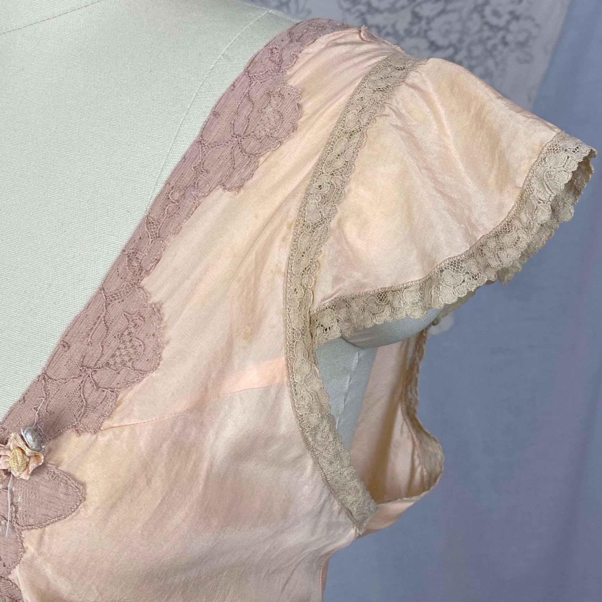 Vintage 1930's Nightgown | Rich Peach Silk with Deep Nude Lace & Silk Rosettes | Size LG | Reliance - Daggers & Dames