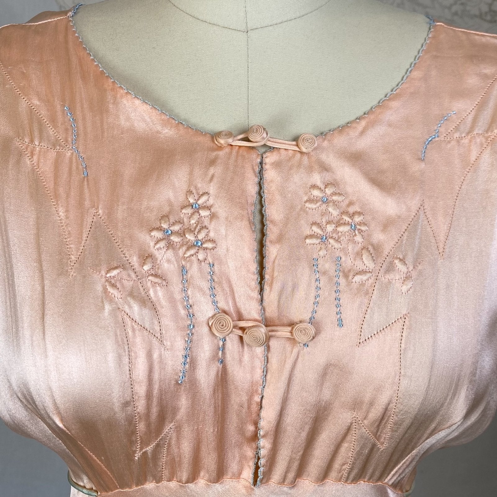Vintage 1930's Nightgown | Rose Gold Peach Silk with Sky Blue Edging & Trapunto Floral Embroidery | Size S, M - Daggers & Dames