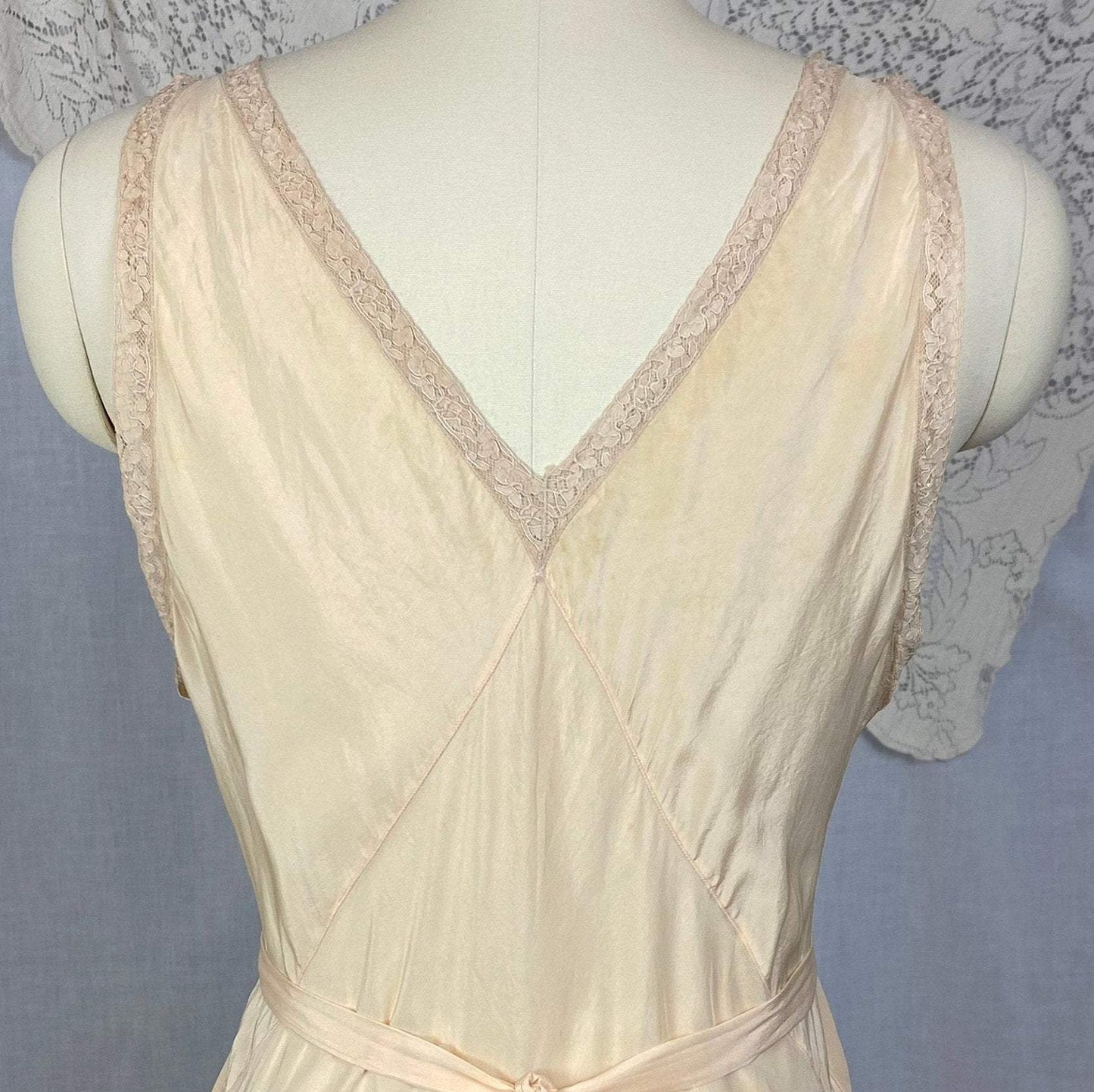 Vintage 1930's Nightgown |Sheer Ivory Silk with Deep Nude Lace | Size M - Daggers & Dames