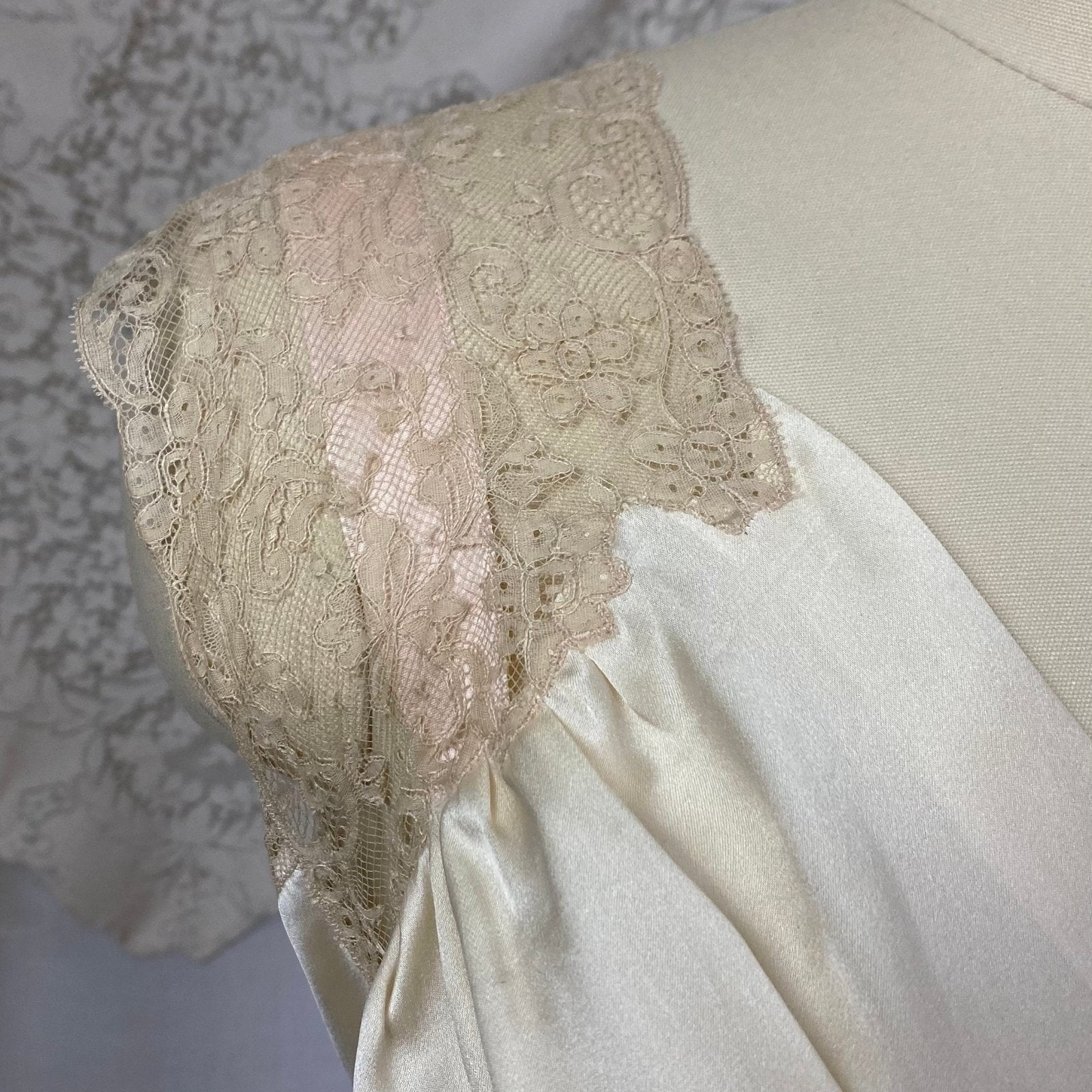 Vintage 1930's Nightgown | Warm Ivory Silk with Nude Floral Lace & Ballet Pink Ribbon | Size XS | Fischer Lingerie -Never Worn - Daggers & Dames