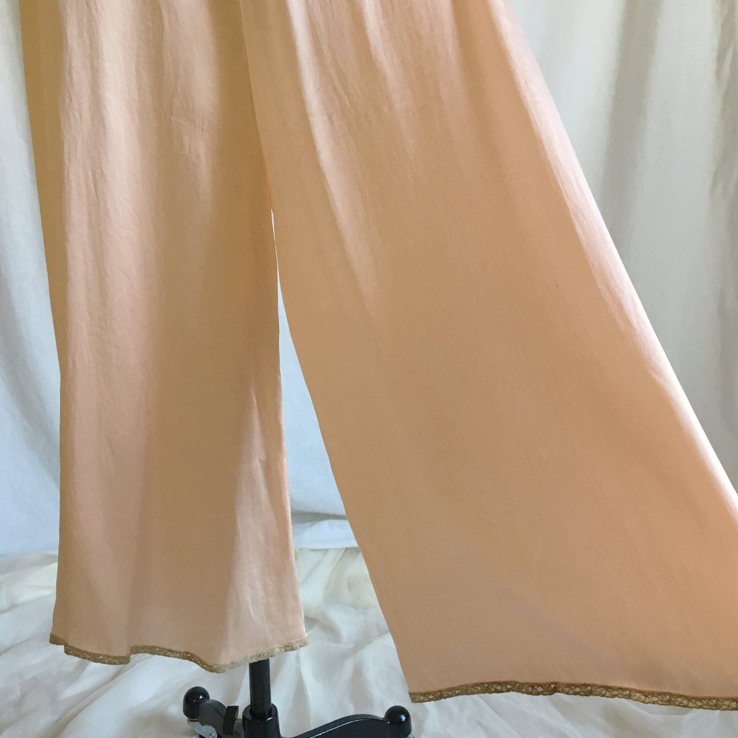 Vintage 1930's Pajama Set | Rose Gold Pink Silk with Blush Alençon Lace | Size XLG - Daggers & Dames
