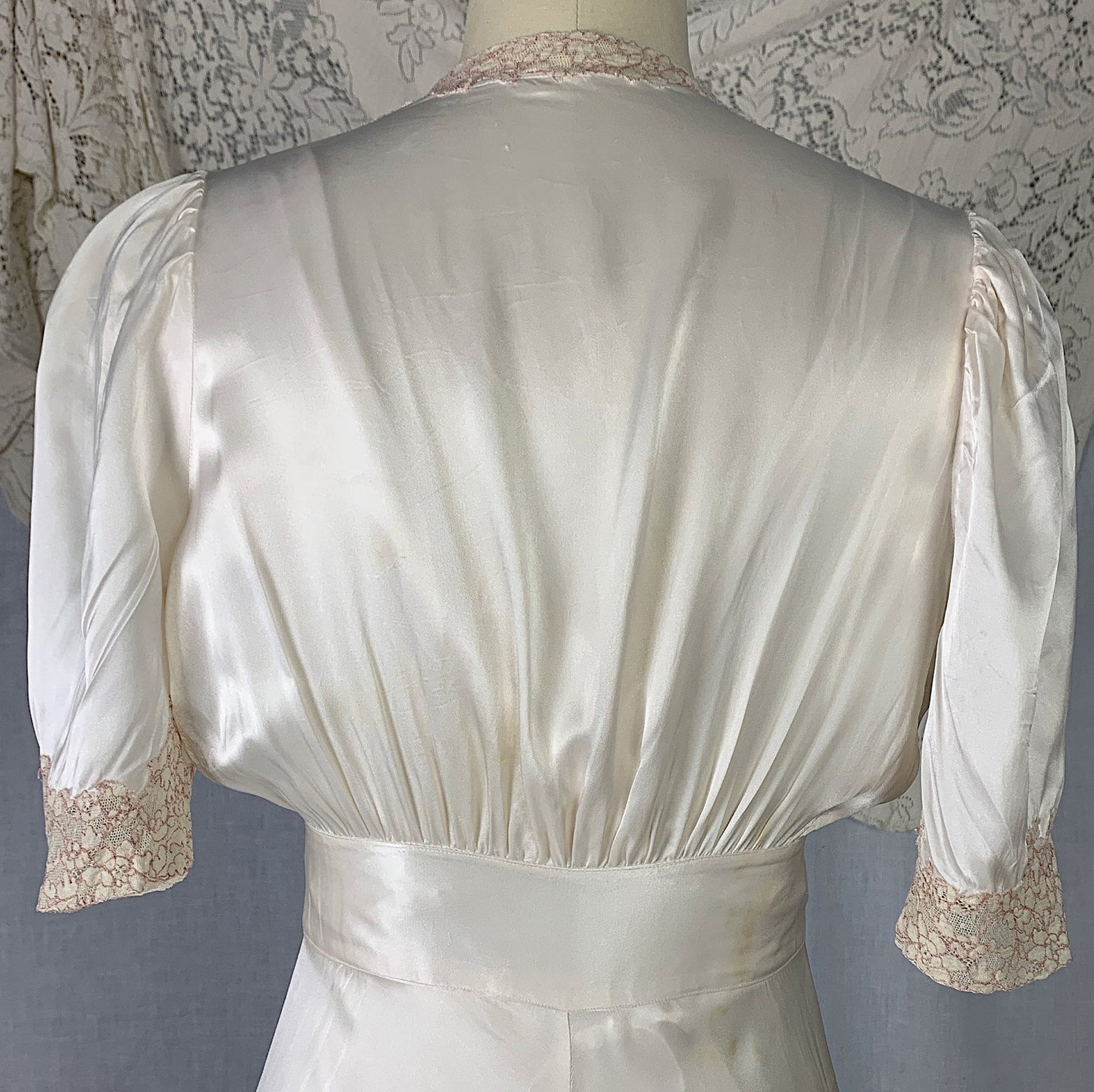 Vintage 1930's Peignoir Set | Pearly White Rayon Satin with Nude Lace | Size XS - Daggers & Dames