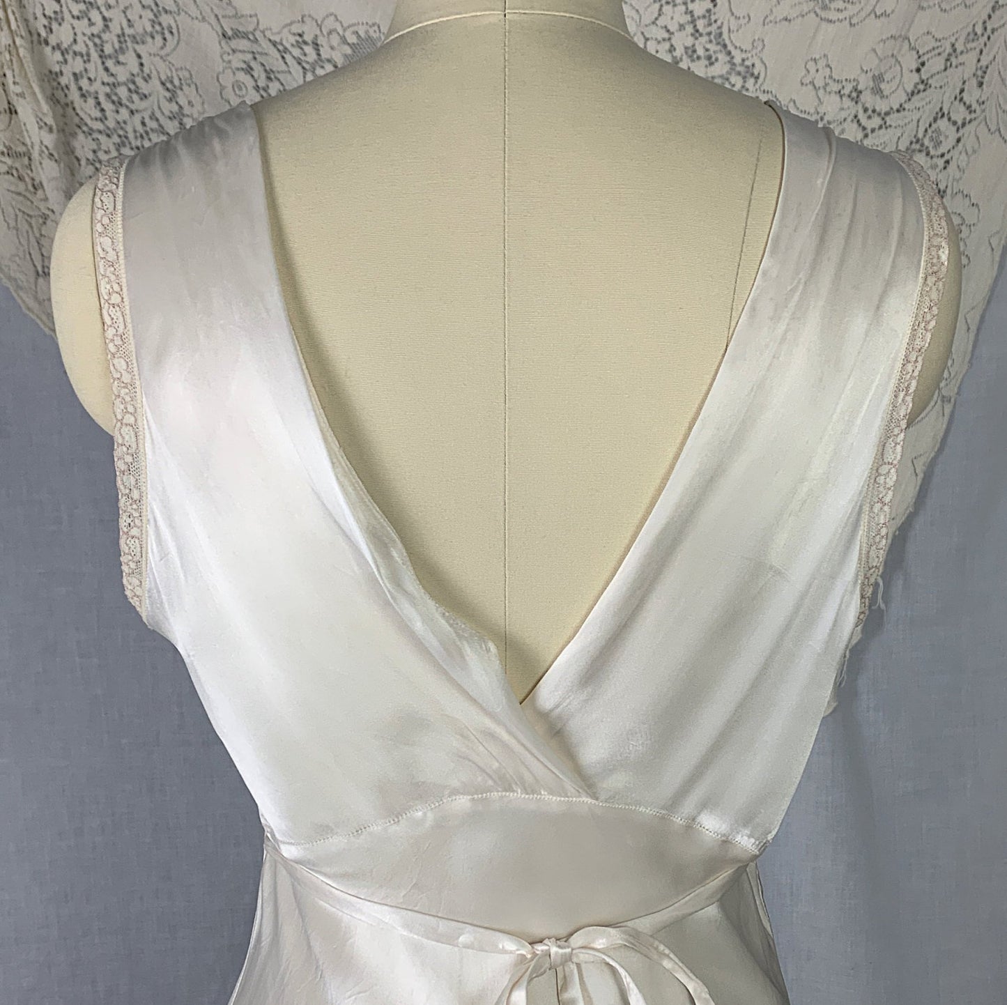 Vintage 1930's Peignoir Set | Pearly White Rayon Satin with Nude Lace | Size XS - Daggers & Dames