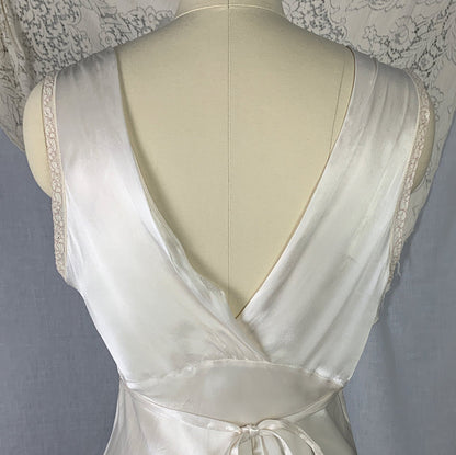 Vintage 1930's Peignoir Set | Pearly White Rayon Satin with Nude Lace | Size XS - Daggers & Dames