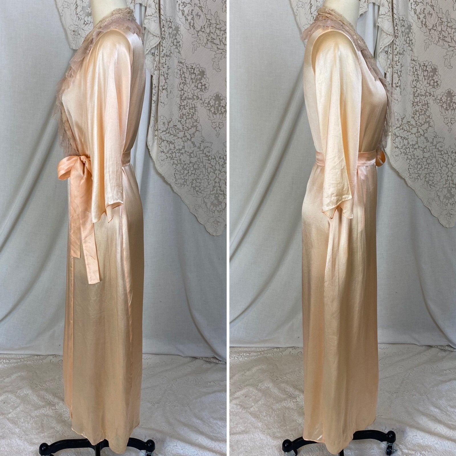 Vintage 1930's Robe | Hand Stitched Peach Silk with Tambour Lace | Size XS, S - Daggers & Dames