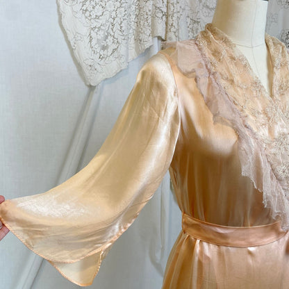 Vintage 1930's Robe | Hand Stitched Peach Silk with Tambour Lace | Size XS, S - Daggers & Dames