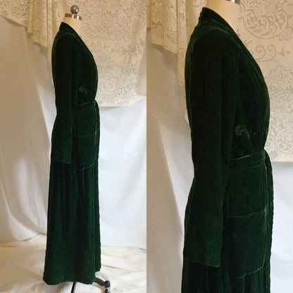 Vintage 1930's Robe | Quilted Emerald Green Velvet with Pale Pink Rayon Satin Lining | Reversible Housecoat | Size S - Daggers & Dames