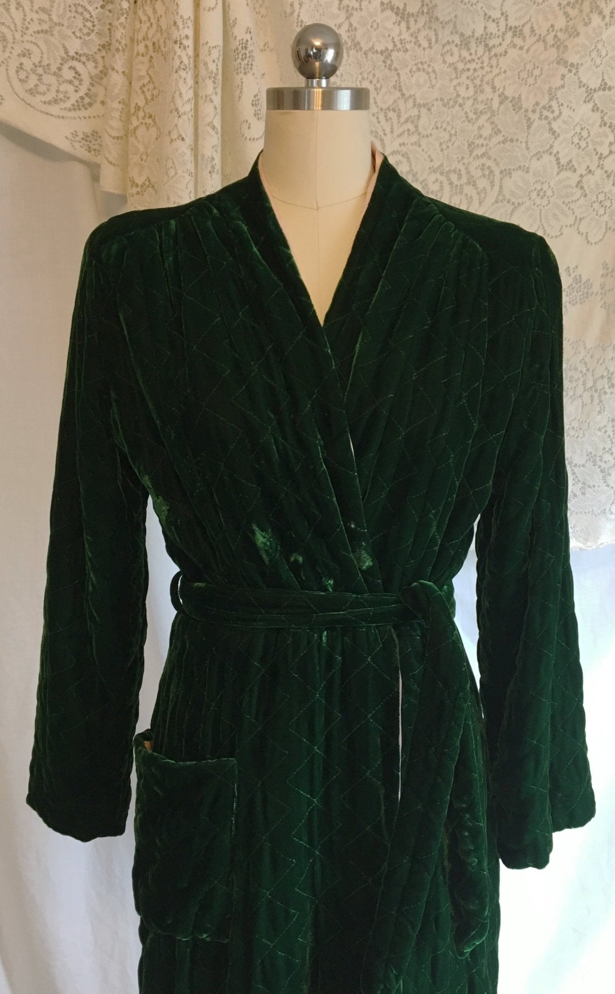 Vintage 1930's Robe | Quilted Emerald Green Velvet with Pale Pink Rayon Satin Lining | Reversible Housecoat | Size S - Daggers & Dames