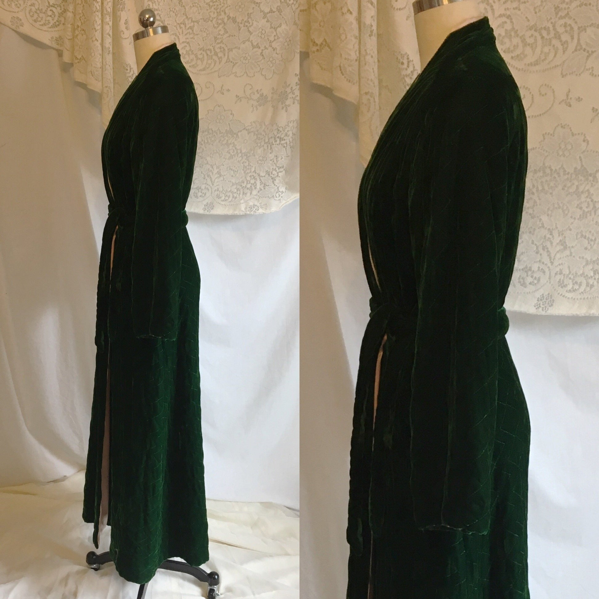 Vintage 1930's Robe | Quilted Emerald Green Velvet with Pale Pink Rayon Satin Lining | Reversible Housecoat | Size S - Daggers & Dames
