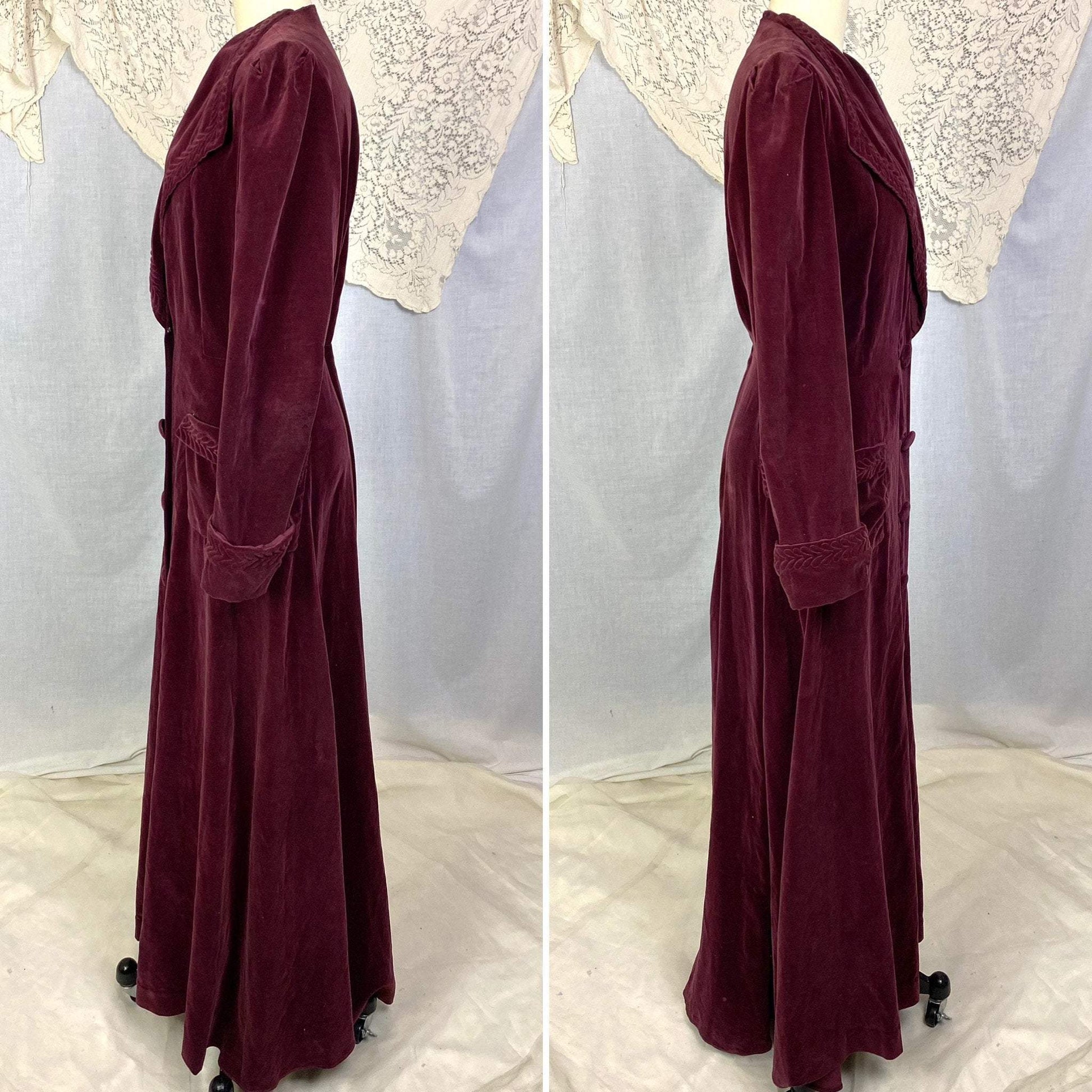 Vintage 1930's Robe | Rich Mulberry Purple Velveteen Matching Belt & Trapunto Stitching | Size M, LG | Bonwitt Teller - Daggers & Dames
