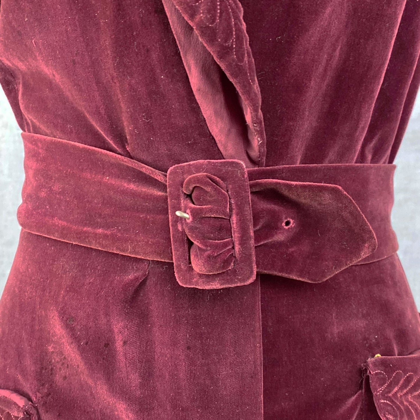 Vintage 1930's Robe | Rich Mulberry Purple Velveteen Matching Belt & Trapunto Stitching | Size M, LG | Bonwitt Teller - Daggers & Dames