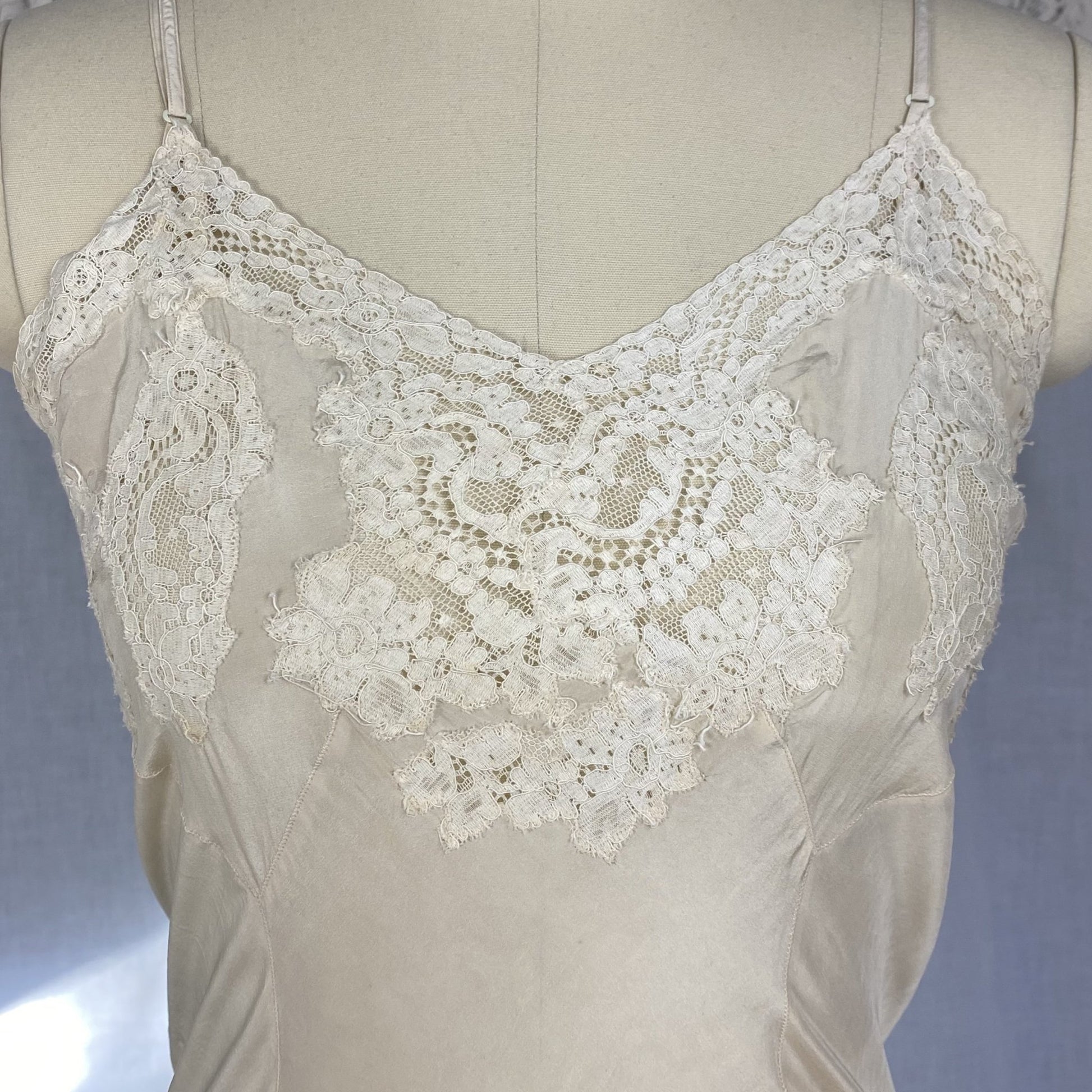 Vintage 1930's Slip | Ivory Silk Crepe Gartiere with Lace | Size XS | Bryn Mawr - Daggers & Dames