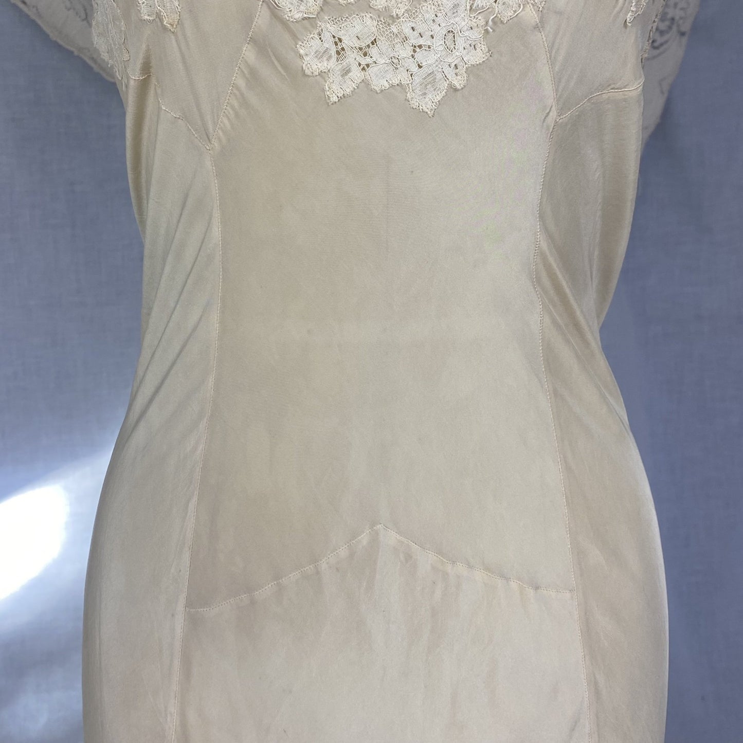 Vintage 1930's Slip | Ivory Silk Crepe Gartiere with Lace | Size XS | Bryn Mawr - Daggers & Dames