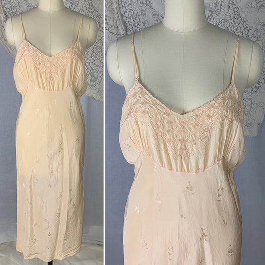 Vintage 1930's Slip | Pale Peach Silk with Floral Satin Damask & Hand Embroidery | Size S, M - Daggers & Dames