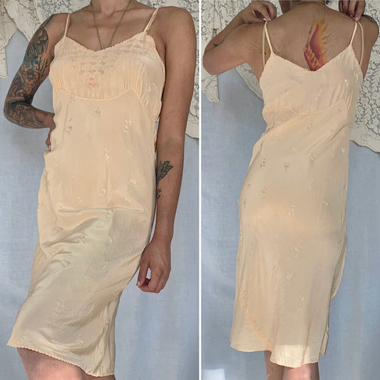 Vintage 1930's Slip | Pale Peach Silk with Floral Satin Damask & Hand Embroidery | Size S, M - Daggers & Dames