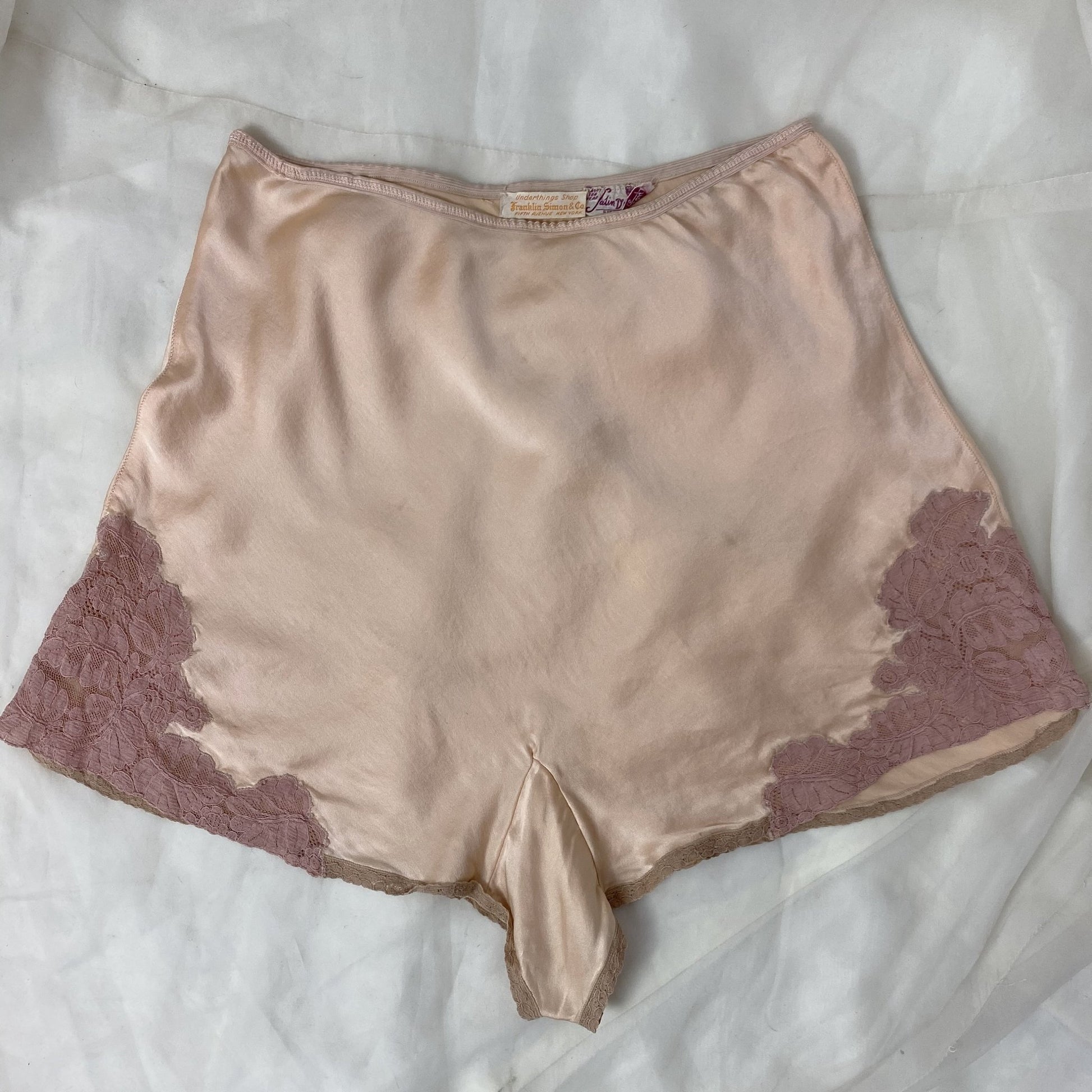 Vintage 1930's Tap Pants | Champagne Pink Silk Charmeuse with Mauve Lace Appliqués | Size M, LG | Franklin, Simon, & Co. - Daggers & Dames