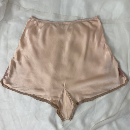 Vintage 1930's Tap Pants | Champagne Pink Silk Charmeuse with Mauve Lace Appliqués | Size M, LG | Franklin, Simon, & Co. - Daggers & Dames