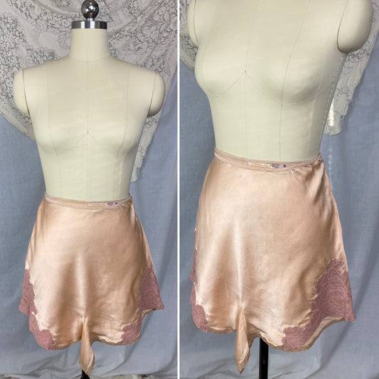 Vintage 1930's Tap Pants | Champagne Pink Silk Charmeuse with Mauve Lace Appliqués | Size M, LG | Franklin, Simon, & Co. - Daggers & Dames