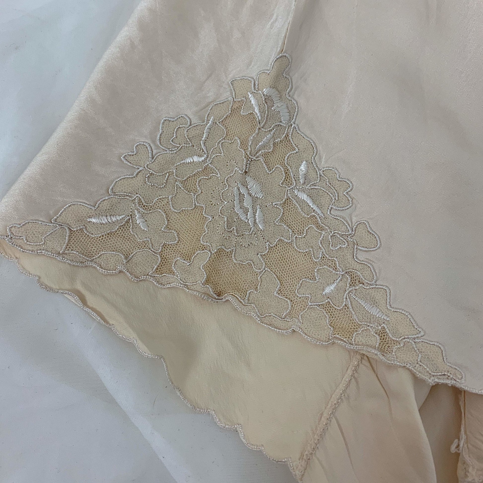 Vintage 1930's Tap Pants | Champagne Silk with Embroidered Crepe Appliqué | Size XS - Daggers & Dames