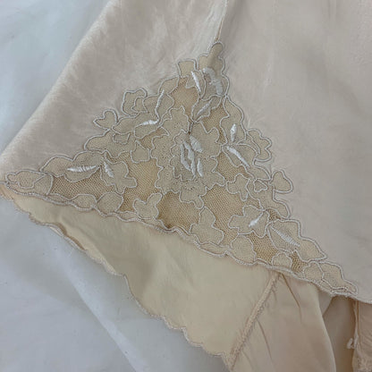 Vintage 1930's Tap Pants | Champagne Silk with Embroidered Crepe Appliqué | Size XS - Daggers & Dames