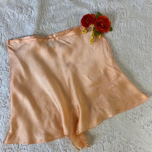Vintage 1930's Tap Pants | Hand Stitched Rich Peach Silk with Floral Embroidery | Size S, M | Trillium - Daggers & Dames