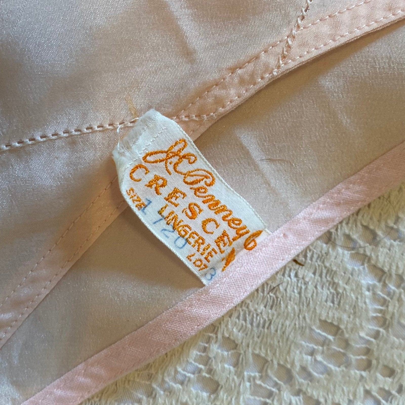 Vintage 1930's Tap Pants | Pale Rosy Peach Silk with Nude Lace & Diamond Stitching | Size S, M | J.C. Penney - Daggers & Dames