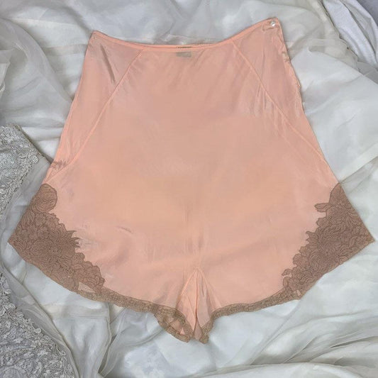 Vintage 1930's Tap Pants | Size M/L | Pale Peach Silk with Nude Floral Alençon Lace | D'Allaird's Coast to Coast - Daggers & Dames