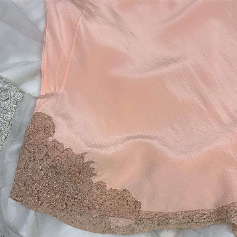Vintage 1930's Tap Pants | Size M/L | Pale Peach Silk with Nude Floral Alençon Lace | D'Allaird's Coast to Coast - Daggers & Dames