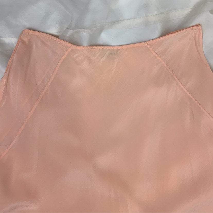 Vintage 1930's Tap Pants | Size M/L | Pale Peach Silk with Nude Floral Alençon Lace | D'Allaird's Coast to Coast - Daggers & Dames