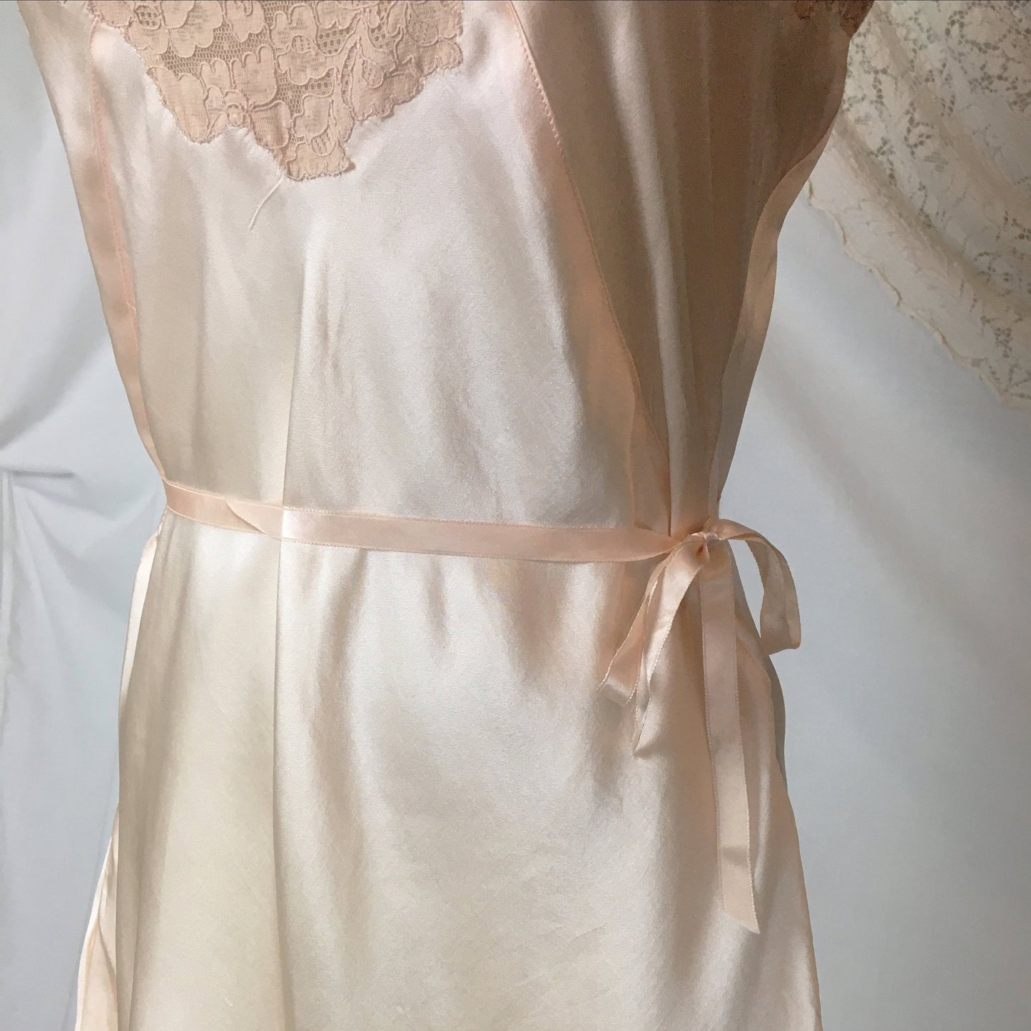 Vintage 1930's Teddy Chemise | Light Peach Silk with Alençon Lace & Ribbon Tie | Dunning Pure Silk | Size LG - Daggers & Dames