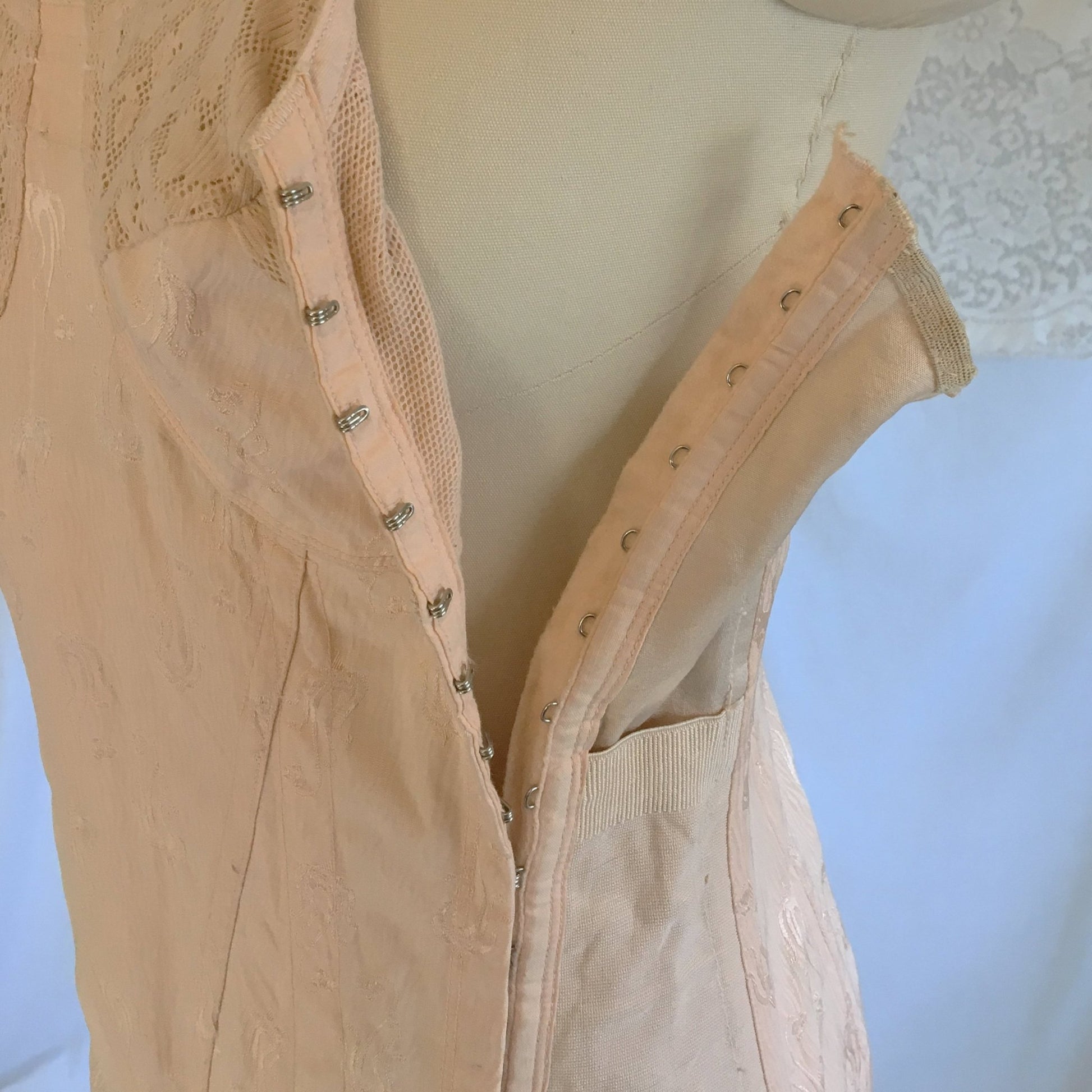 Vintage 1940's All in One Girdle | Antique Rose Pink Rayon with Satin Damask & Cotton Lace | Famise | Size M, LG - Daggers & Dames