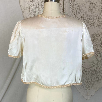 Vintage 1940's Bed Jacket | Pale Champagne Ivory Rayon Satin with Warm Nude Lace | Size XS, S - Daggers & Dames