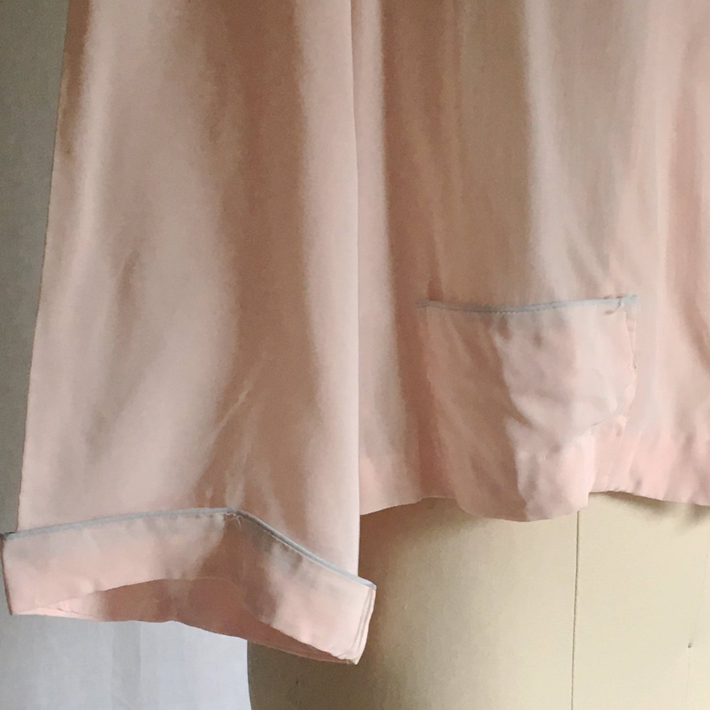 Vintage 1940's Bed Jacket | Pale Pink Rayon with Gray Piping and Bell Sleeves | Size S, M - Daggers & Dames