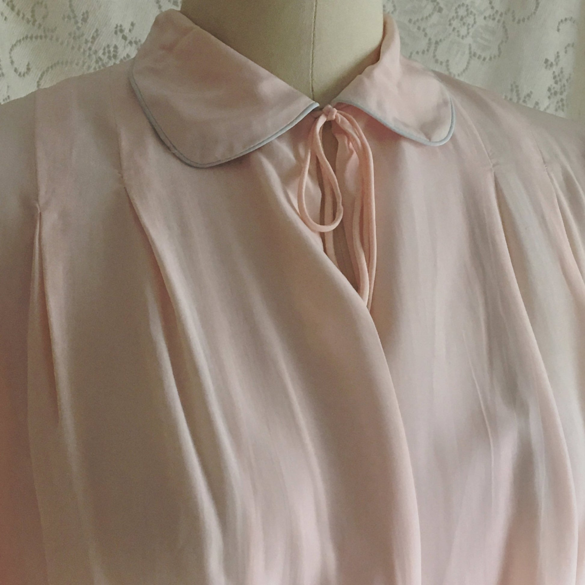 Vintage 1940's Bed Jacket | Pale Pink Rayon with Gray Piping and Bell Sleeves | Size S, M - Daggers & Dames