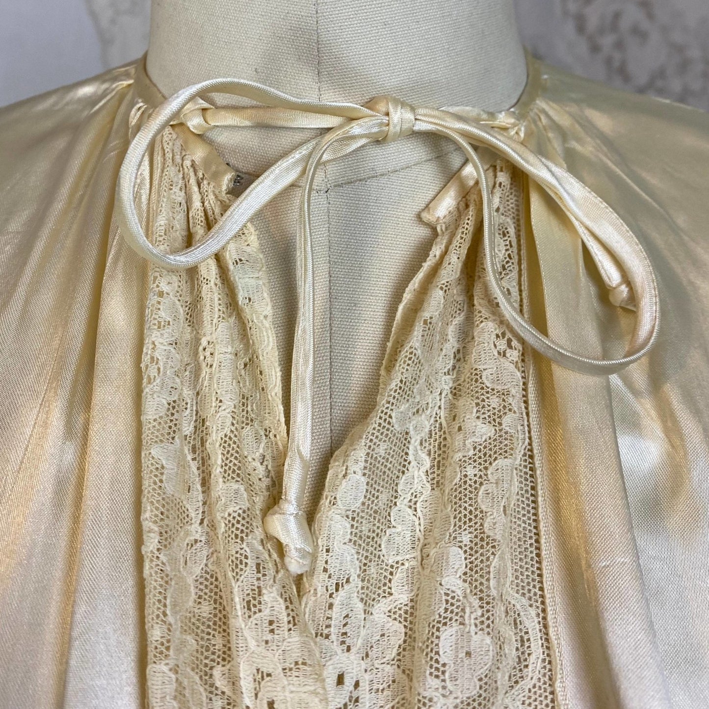 Vintage 1940's Bed Jacket | Warm Champagne Ivory Rayon Satin with Lace & Belled Sleeves | Size S, M - Daggers & Dames