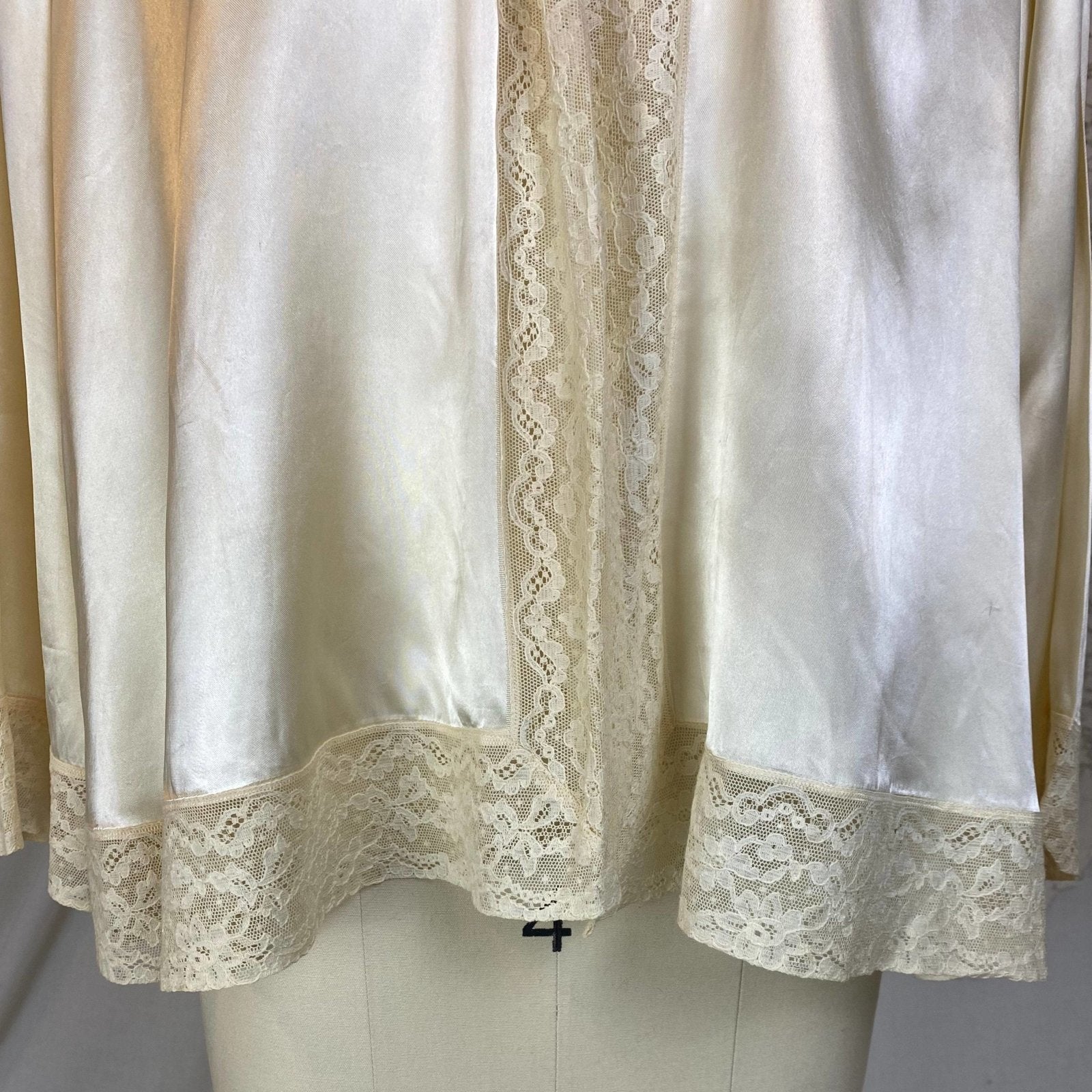 Vintage 1940's Bed Jacket | Warm Champagne Ivory Rayon Satin with Lace & Belled Sleeves | Size S, M - Daggers & Dames