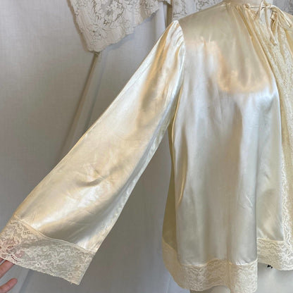 Vintage 1940's Bed Jacket | Warm Champagne Ivory Rayon Satin with Lace & Belled Sleeves | Size S, M - Daggers & Dames