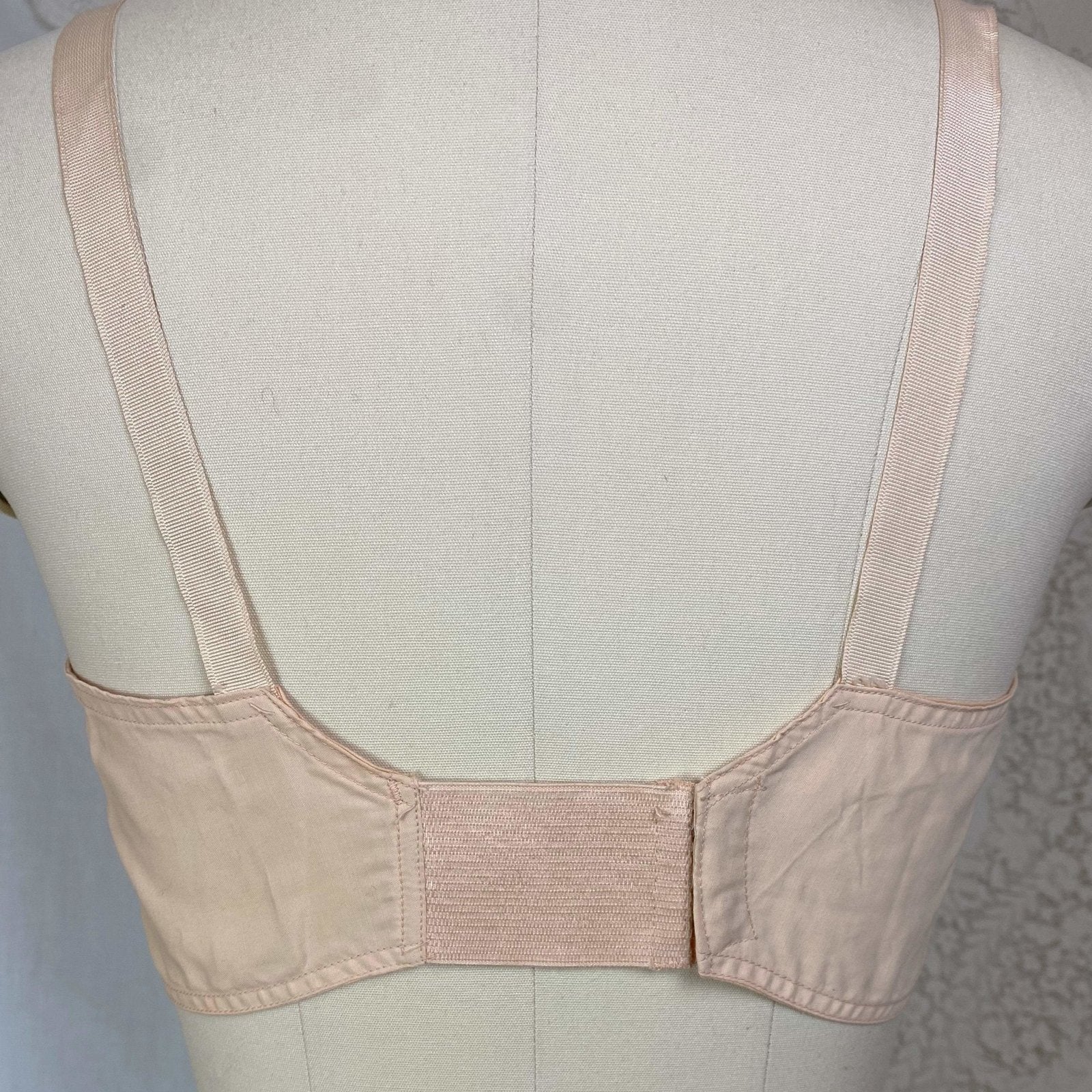Vintage 1940's Bra | Peach Cotton & Rayon with Darted Cups | Size 36 B, 34 C | Kabo - Daggers & Dames