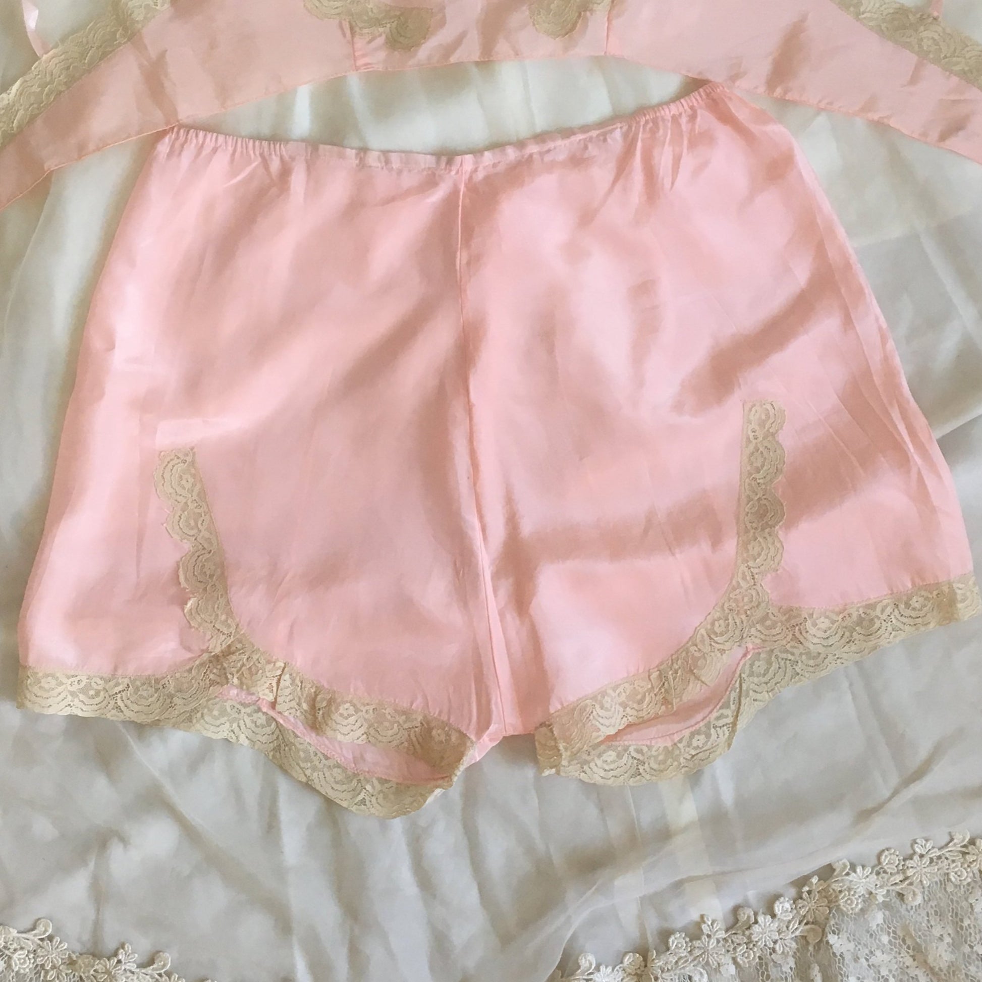 Vintage 1940's Bra & Tap Pants -New in Box | Light Pink Pure Silk with Ecru Lace | New Old Stock | Flapper Lingerie Set | Size M, LG - Daggers & Dames