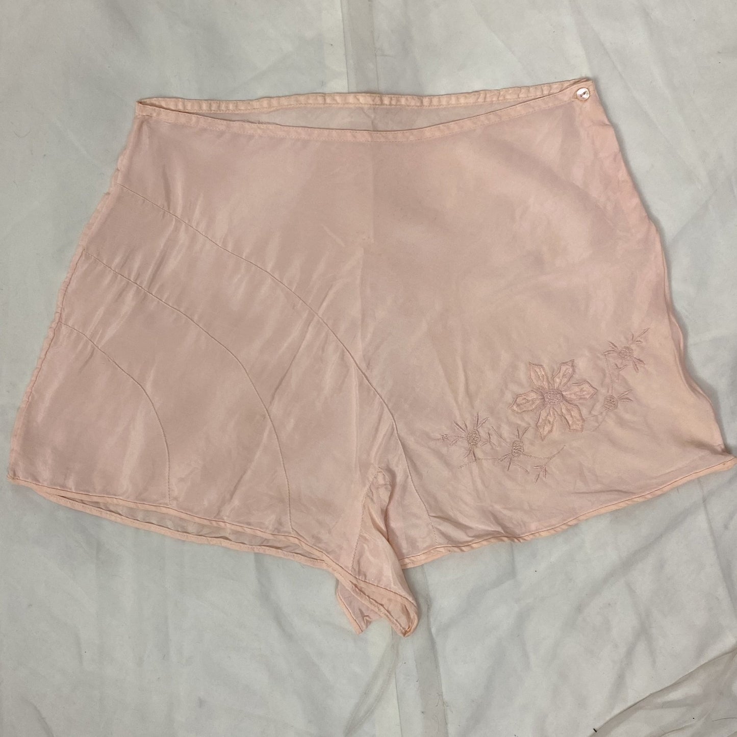 Vintage 1940's Bralette & Tap Pant Lingerie Set | Palest Pink Silk Crepe with Satin Appliques | Size XS, 32 B - Daggers & Dames
