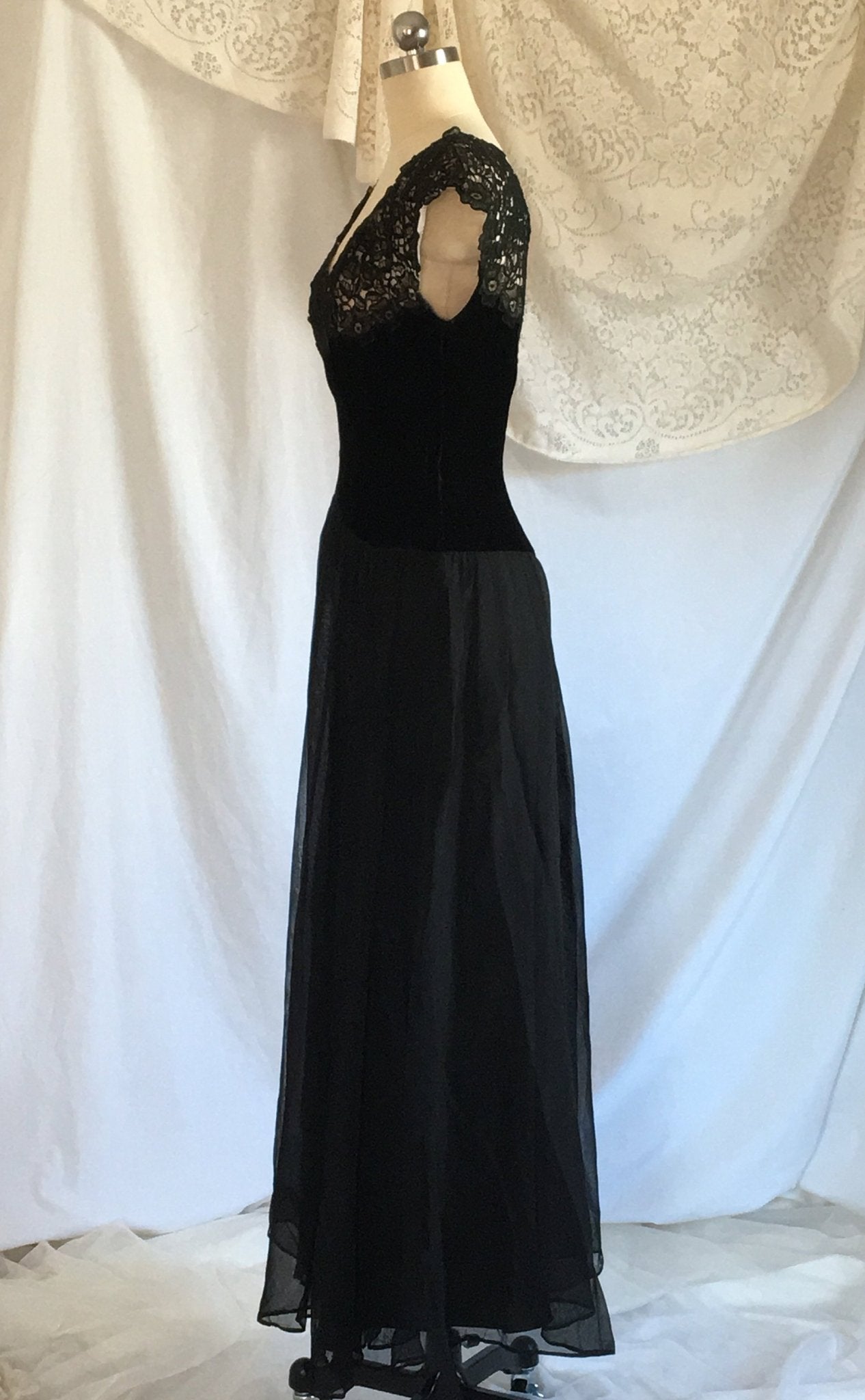 Vintage 1940's Dress | Black Velvet & Chiffon with Lace | Evening Gown | Off Shoulder | Size S - Daggers & Dames