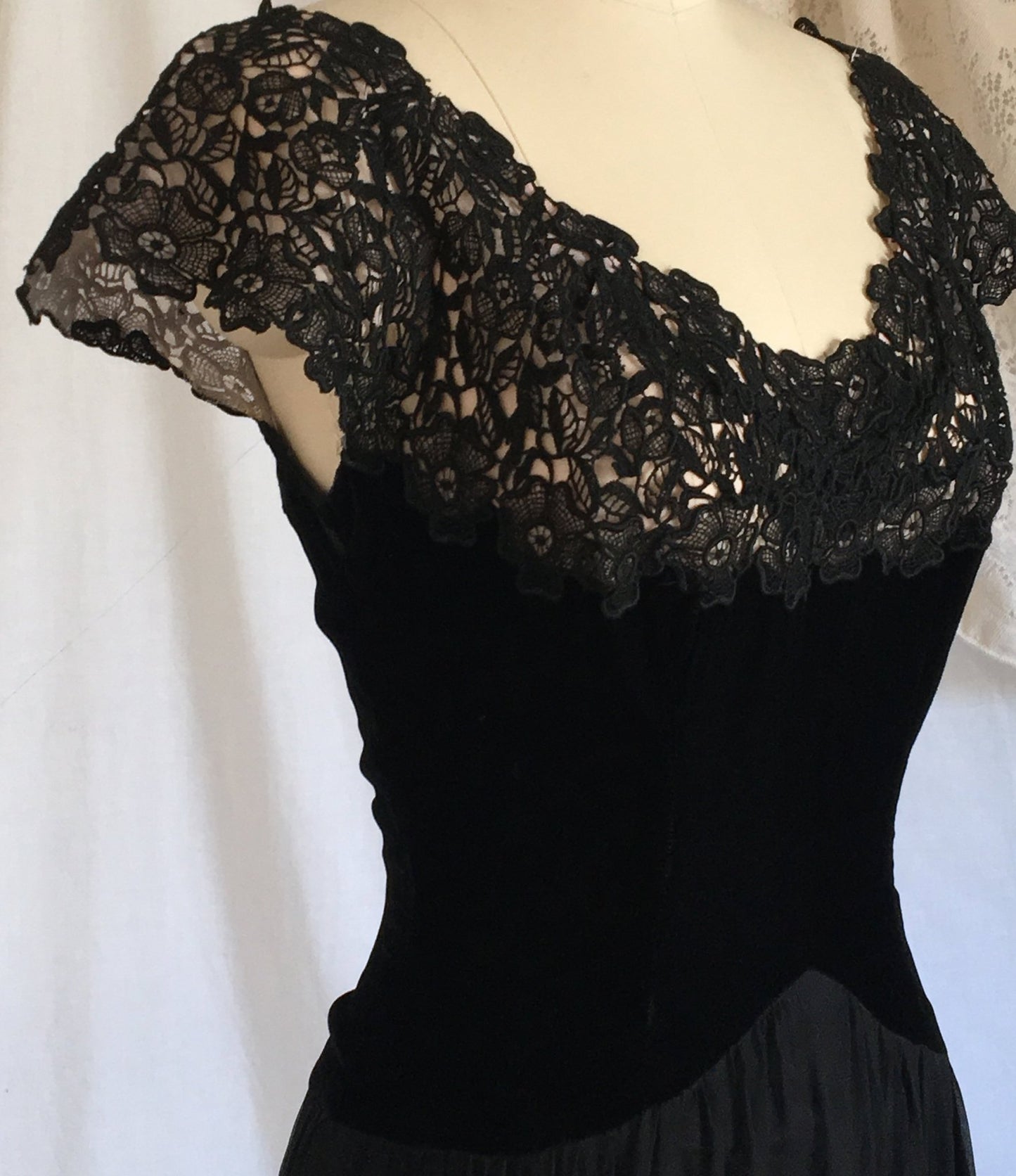 Vintage 1940's Dress | Black Velvet & Chiffon with Lace | Evening Gown | Off Shoulder | Size S - Daggers & Dames