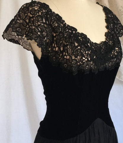 Vintage 1940's Dress | Black Velvet & Chiffon with Lace | Evening Gown | Off Shoulder | Size S - Daggers & Dames