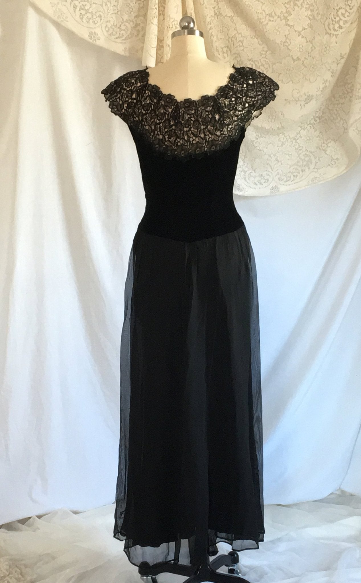 Vintage 1940's Dress | Black Velvet & Chiffon with Lace | Evening Gown | Off Shoulder | Size S - Daggers & Dames