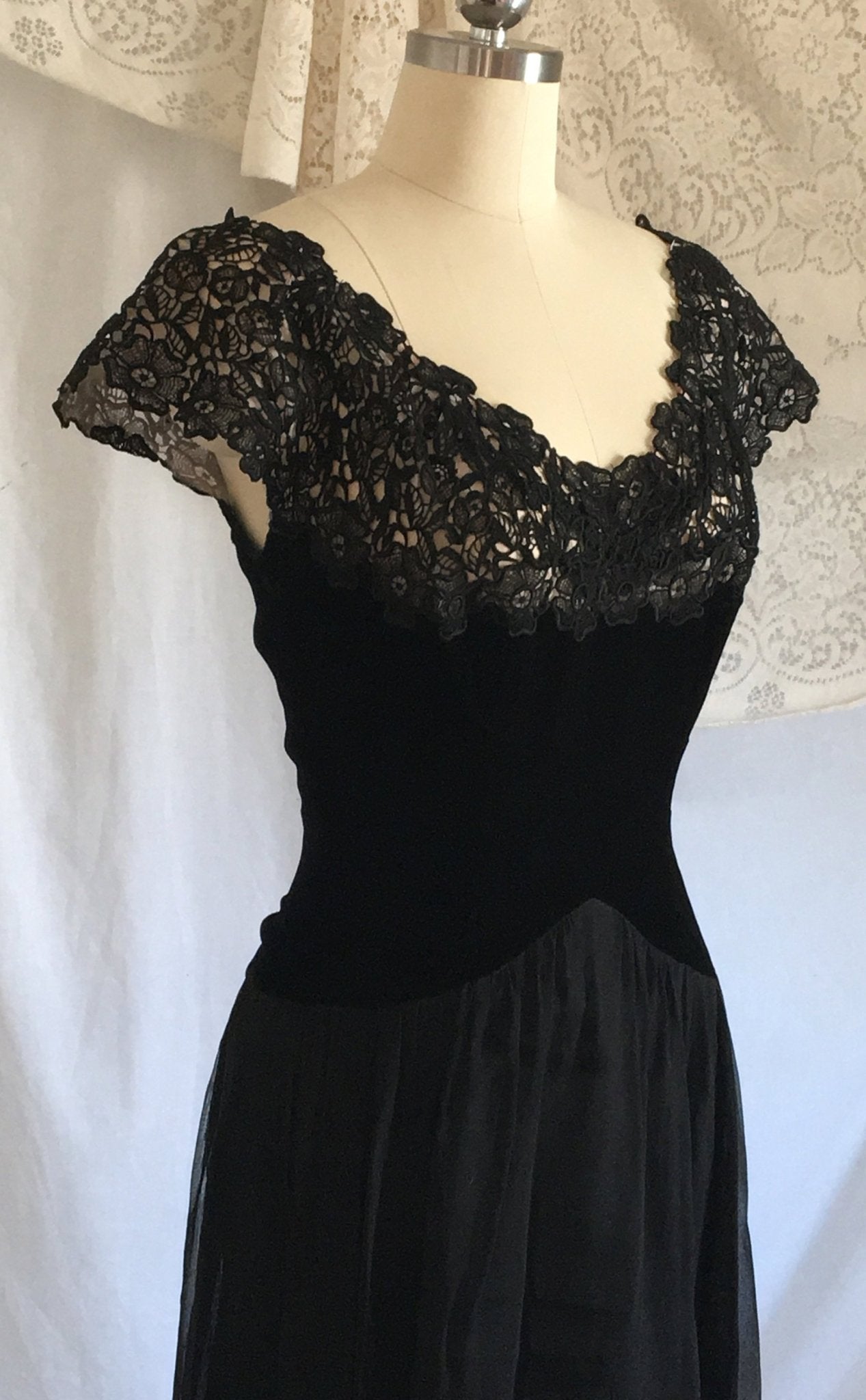 Vintage 1940's Dress | Black Velvet & Chiffon with Lace | Evening Gown | Off Shoulder | Size S - Daggers & Dames