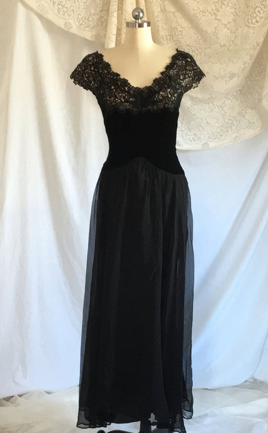 Vintage 1940's Dress | Black Velvet & Chiffon with Lace | Evening Gown | Off Shoulder | Size S - Daggers & Dames