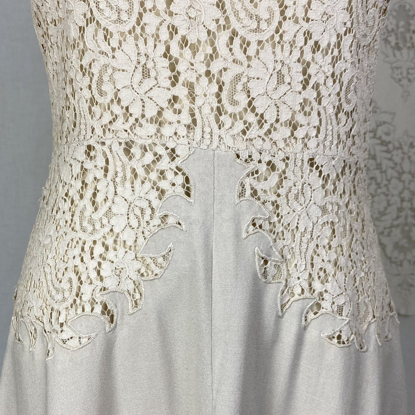 Vintage 1940's Dress | Light Nude Linen with Floral Guipure Lace | Size XS, S - Daggers & Dames