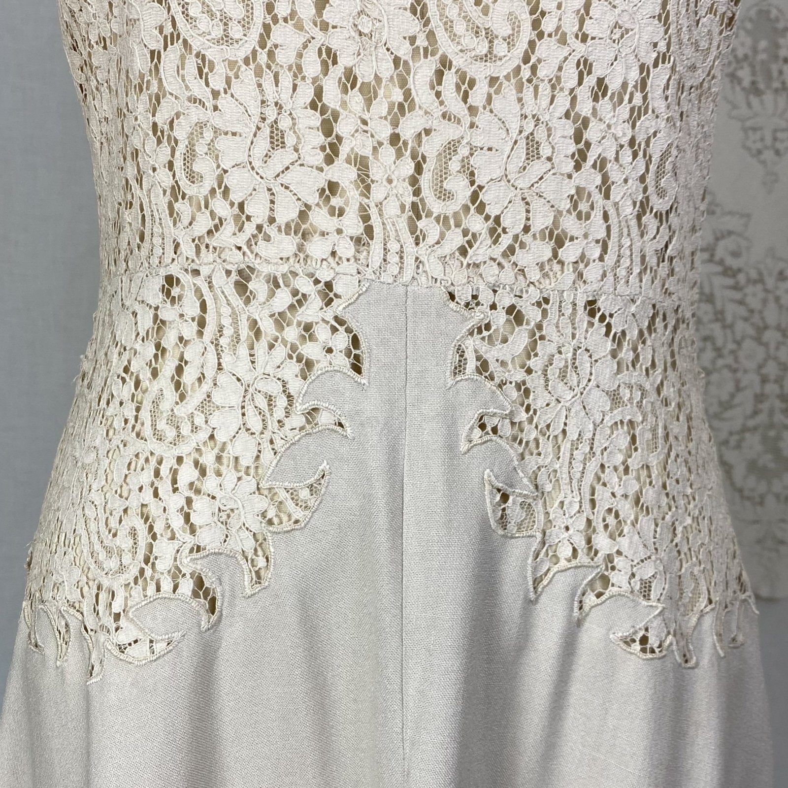 Vintage 1940's Dress | Light Nude Linen with Floral Guipure Lace | Size XS, S - Daggers & Dames