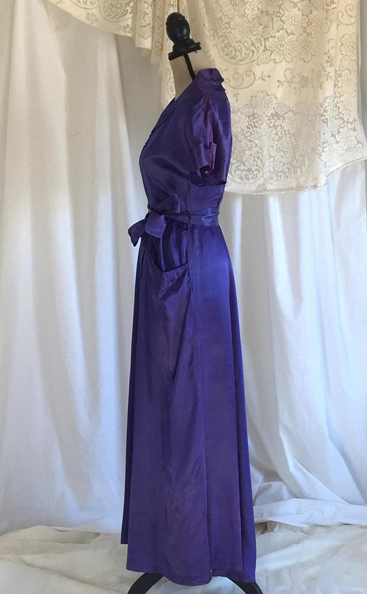 Vintage 1940's Dressing Gown | Cobalt Blue Damask Rayon Satin with Violet Patina | Mode O Day | Boho Maxi Dress | Size S - Daggers & Dames