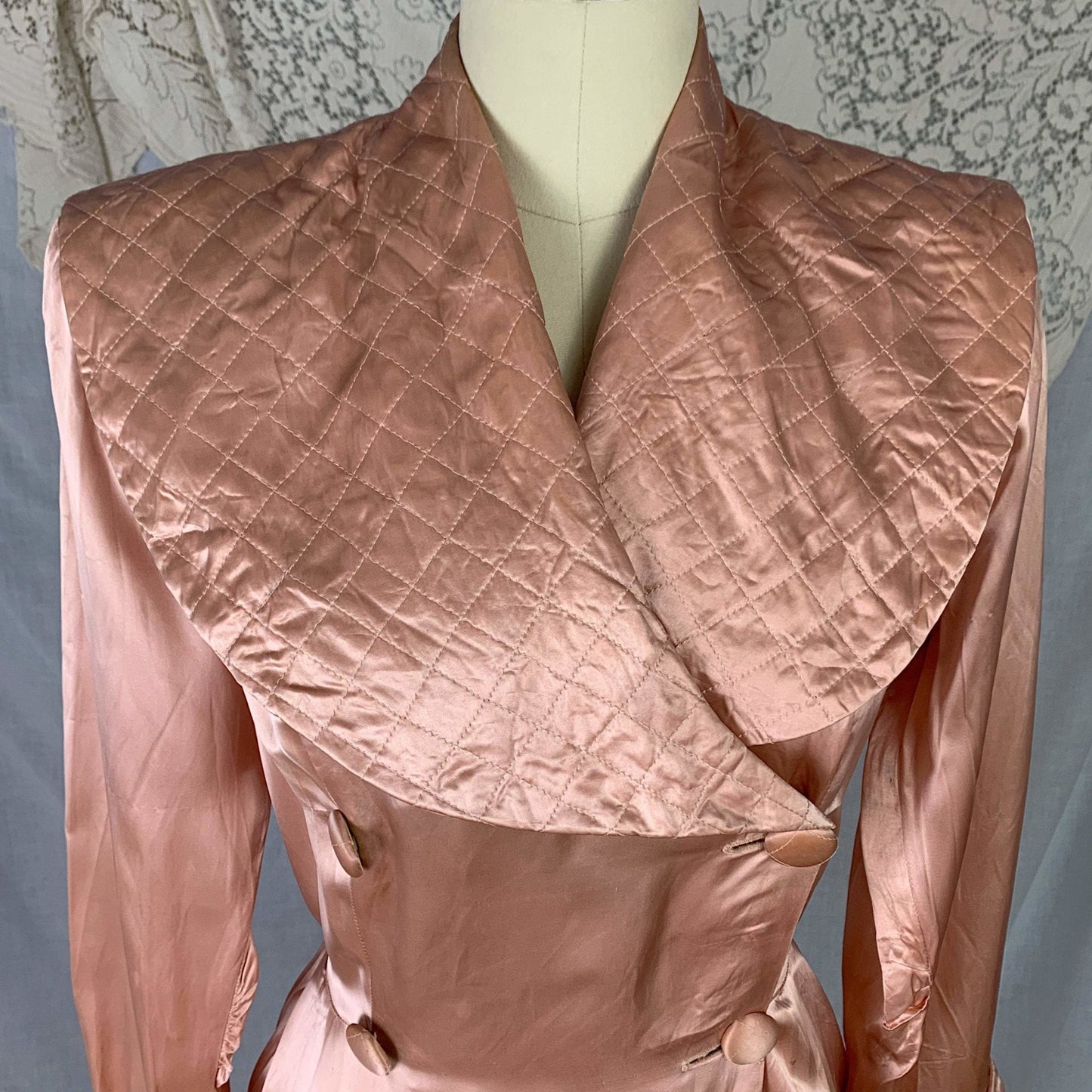 Vintage 1940's Dressing Gown Robe | Copper Rayon Satin with Quilted Collar & Button Closure | Size L - Daggers & Dames